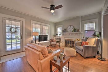 Vintage Chic Cottage < 1 Mile to UNC Greensboro!