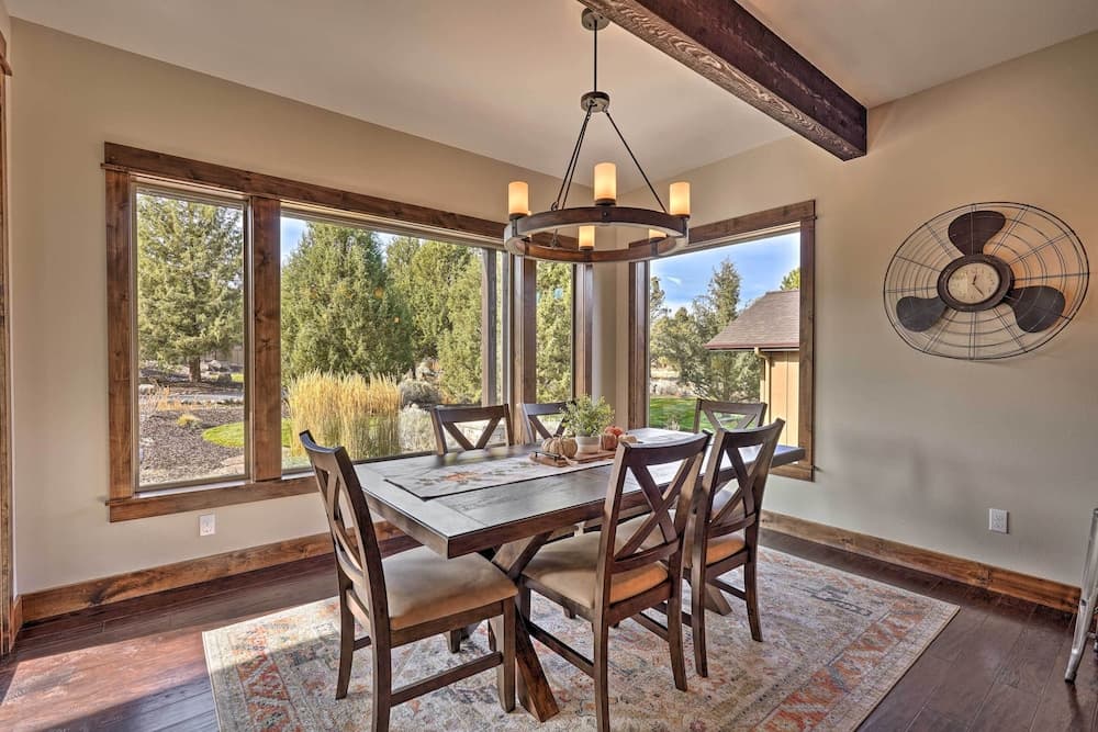 Modern Eagle Crest Escape w/ Patio & 2 Balconies!