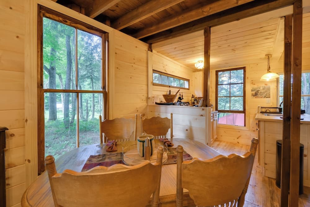Adirondacks Cabin w/ Fire Pit on Otter Lake!