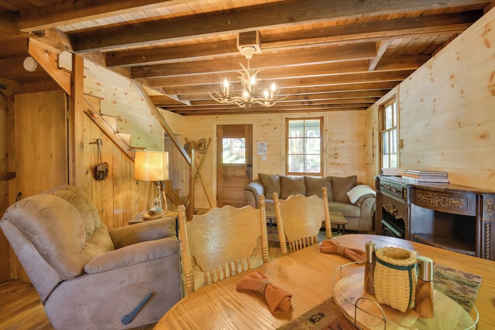 Adirondacks Cabin w/ Fire Pit on Otter Lake!