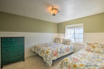 Massive Cabin w/ Game Room, 1 Mi to Bear Lake