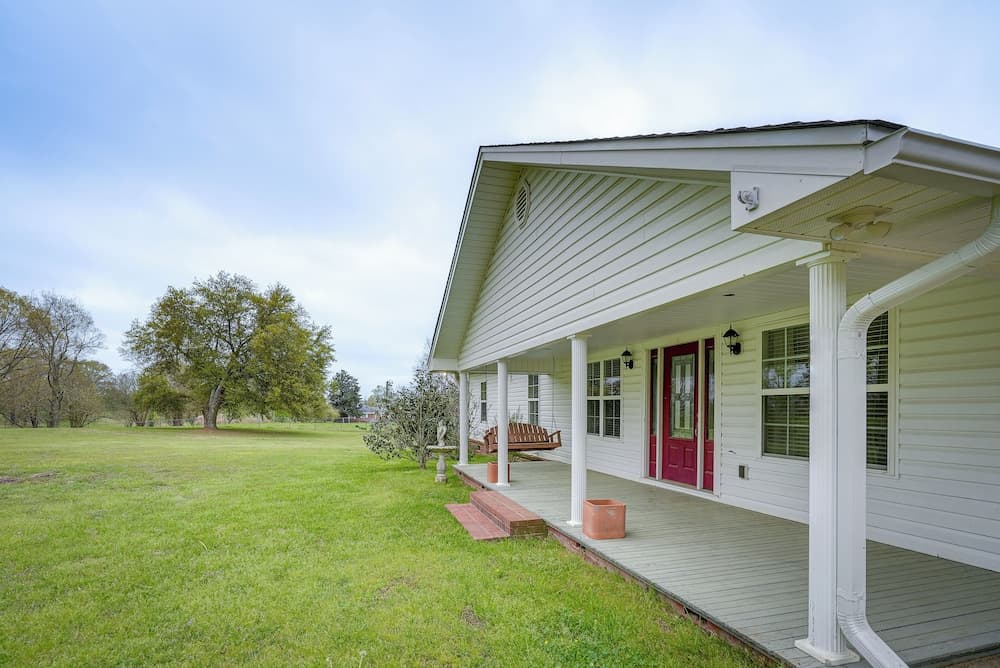 Quiet Marion Getaway With Fireplace!