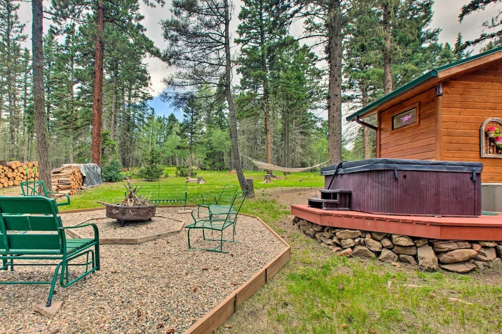 Angel Fire Cabin: Hot Tub, Fire Pit & Trail Access
