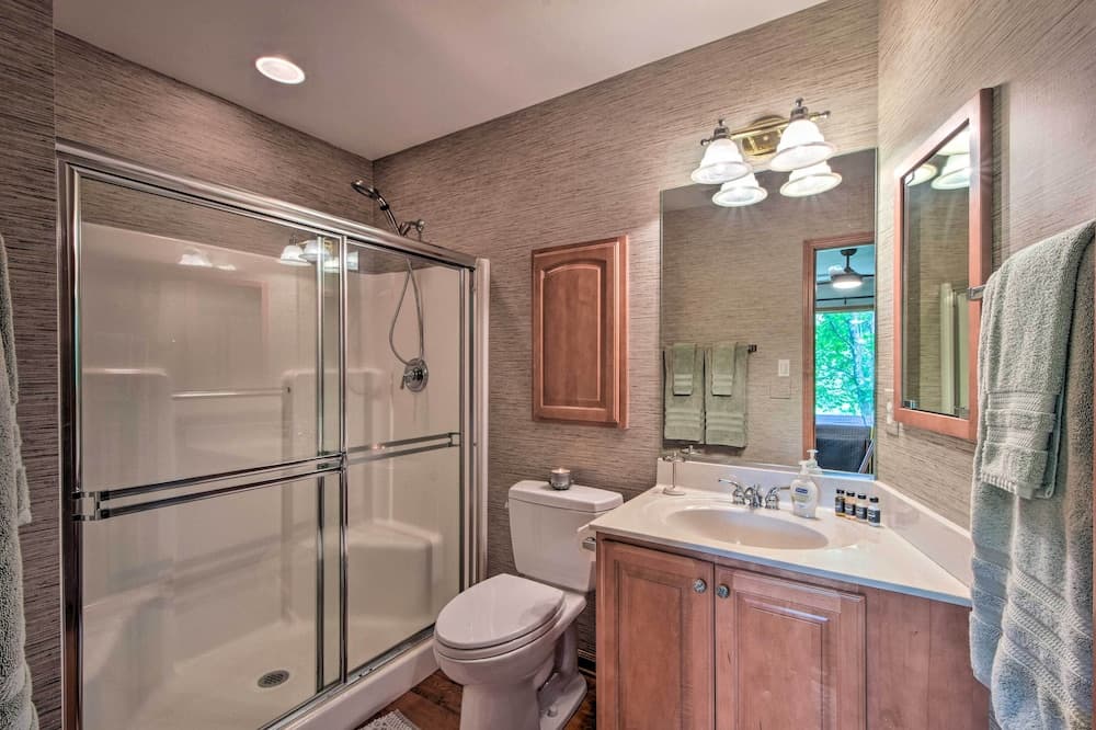 Quiet Riverfront Escape With Deck & Fly Fishing!