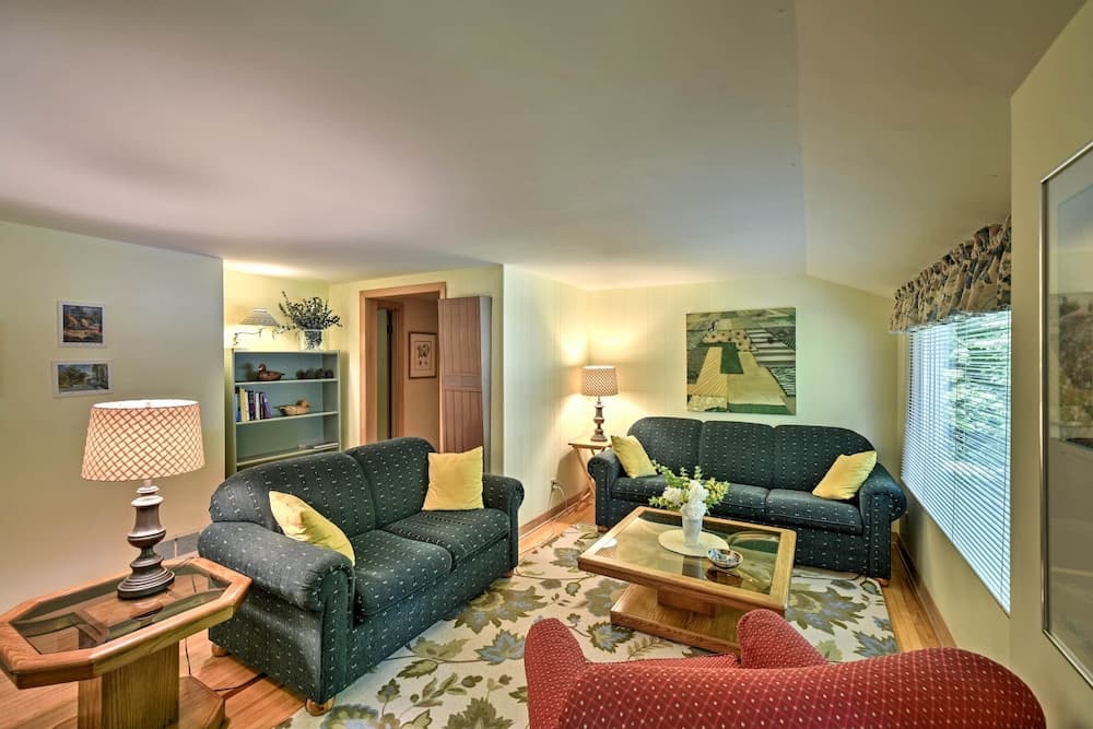 'the Carriage House:' Walk to Peninsula State Park