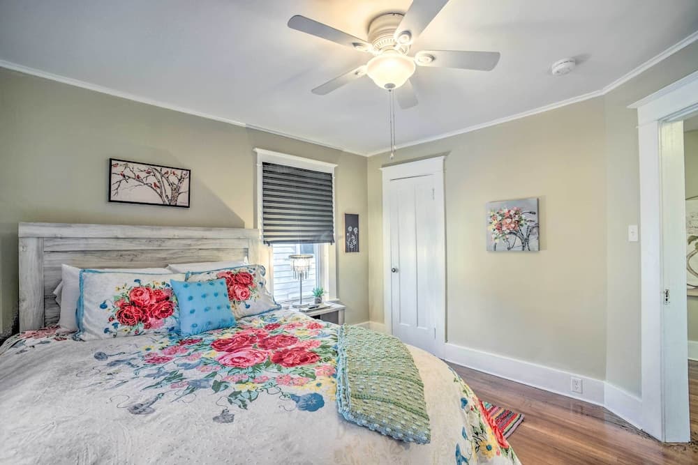 Family-friendly Glens Falls Home w/ Sun Porch