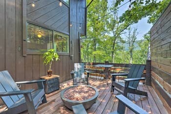 Top Shelf Home w/ Deck ~1 Mi to Ski Slopes!