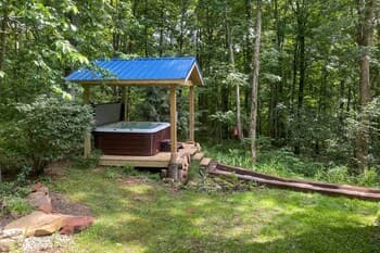 Quiet Cabin w/ Hot Tub ~ 15 Mi to State Parks!