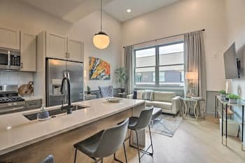 Modern Downtown Birmingham Condo w/ Rooftop Access