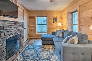 Secluded Black Mountain Cabin w/ On-site Pond!