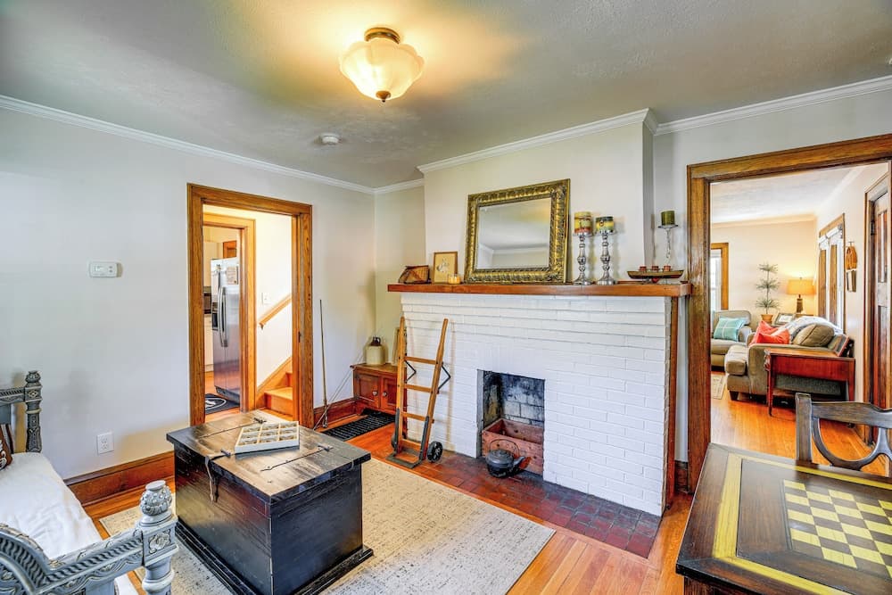 'trout House' in Dtwn Damascus: Near Creeper Trail