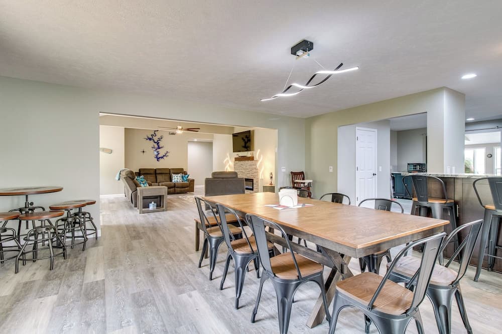 Serene Lakefront Mountain Home Getaway w/ Atrium!