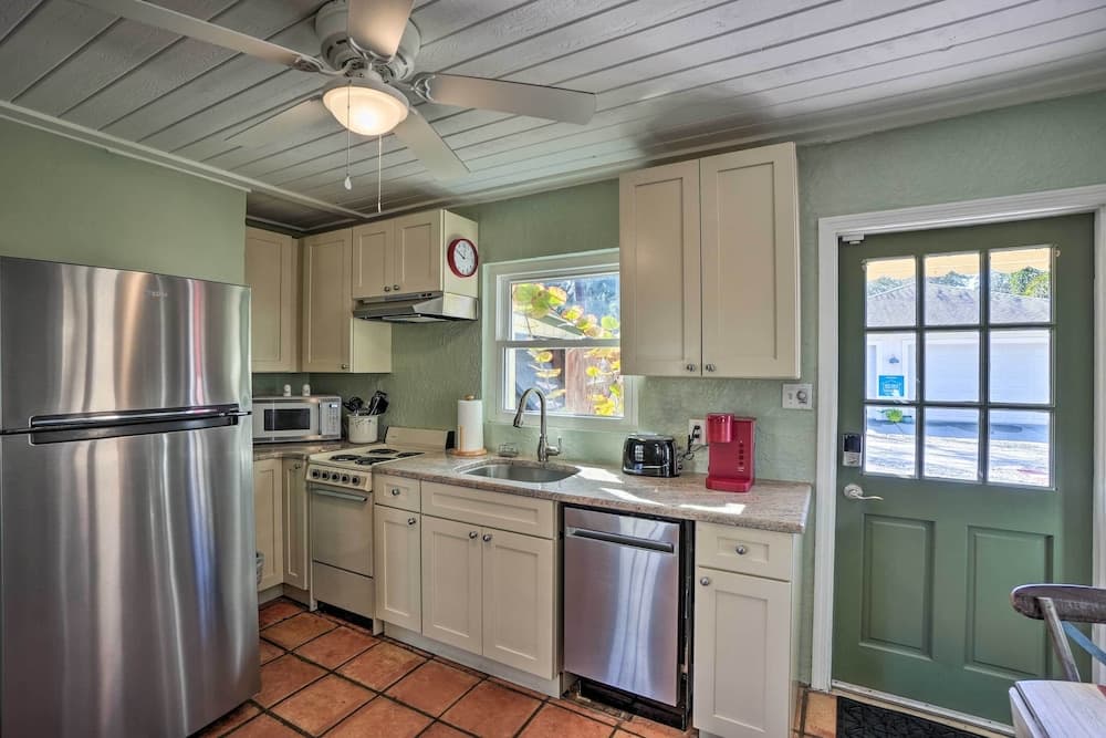 Palm Harbor Vacation Rental, Walk to Crystal Beach