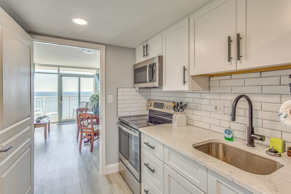 Remodeled Condo w/ Hot Tub in N Myrtle Beach!