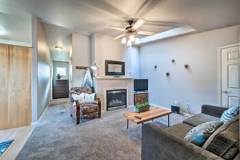 Apartment w/ Patio & Grill Access ~ 1/2 Mi to Bay!