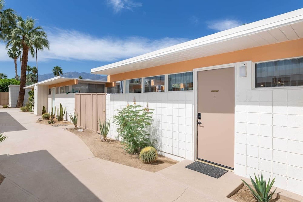 Modern Bungalow in Historic Ocotillo Lodge!