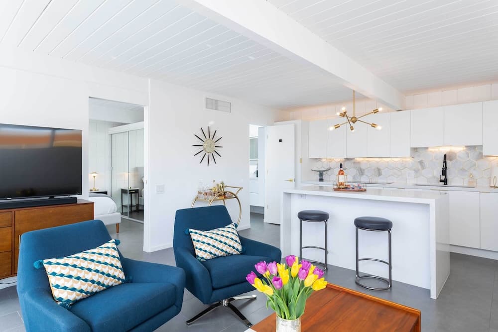 Modern Bungalow in Historic Ocotillo Lodge!