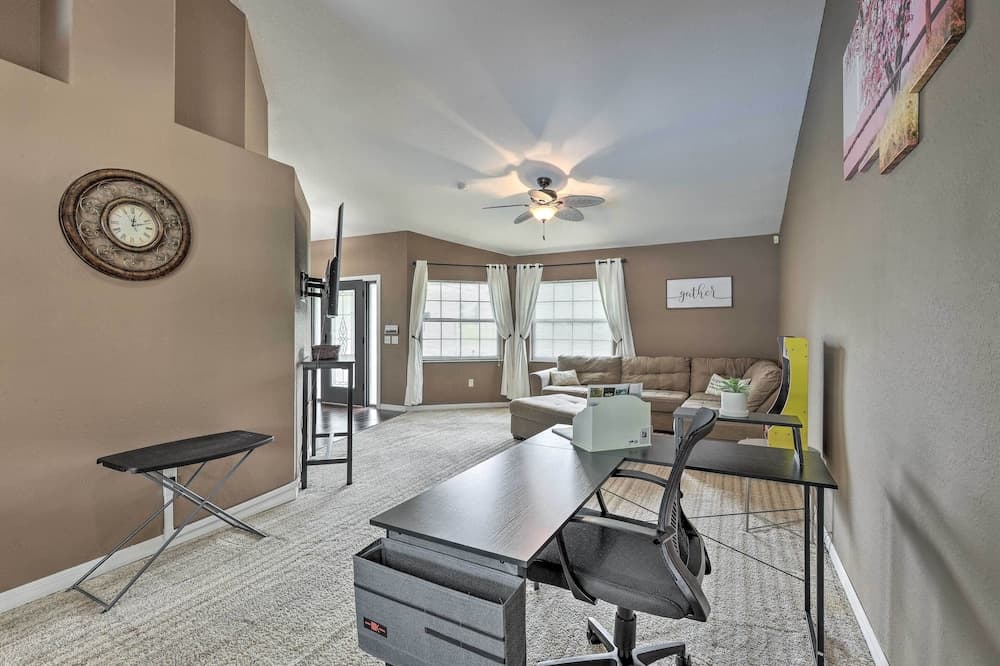 Ocala Escape w/ Private Pool, Pets Welcome!