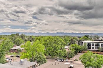 Englewood Townhome w/ Sweeping Mountain Views!