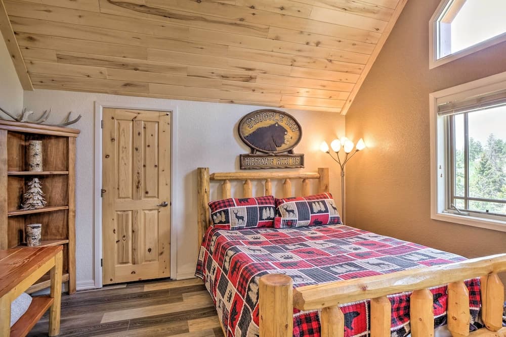 Jefferson Cabin w/ Fire Pit & Sauna Near Hiking!