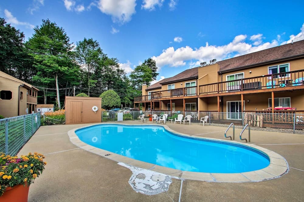 Lincoln Condo w/ Balcony - 6 Mi to Loon Mtn!