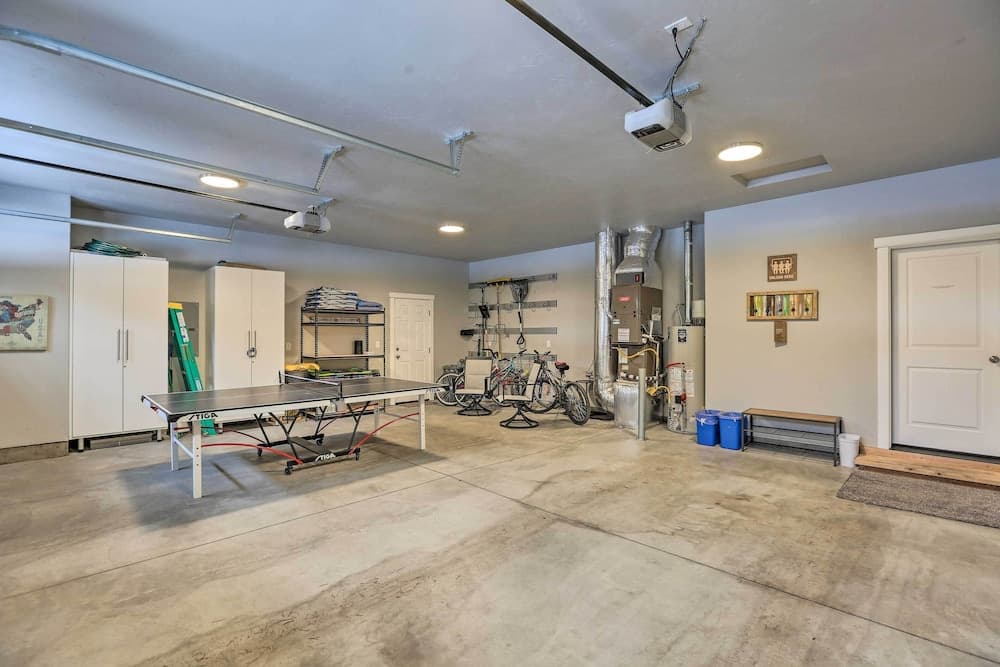 Northwest Sunriver Getaway w/ Community Amenities!