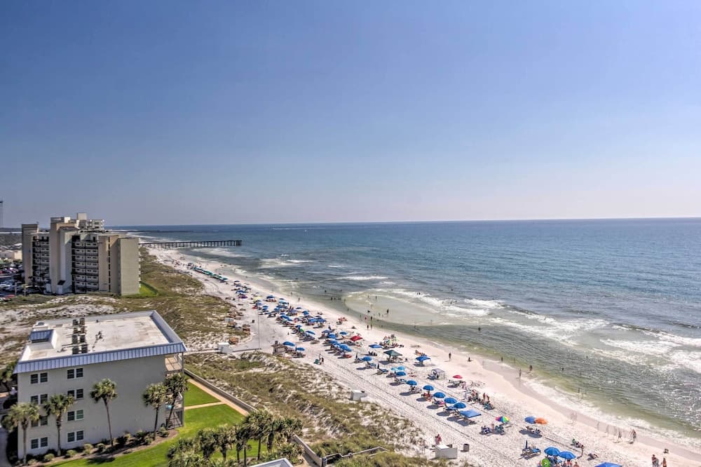 11th-floor PCB Condo w/ Ocean View, Walk to Dining