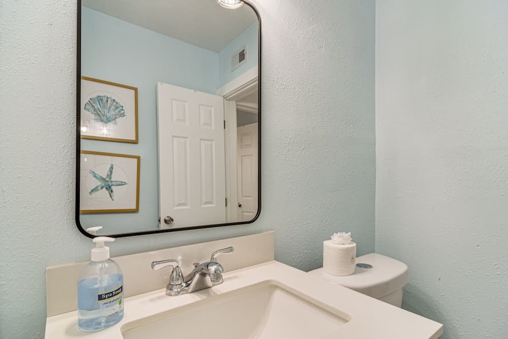 Indian Rocks Beach Retreat, Walk to Beaches!