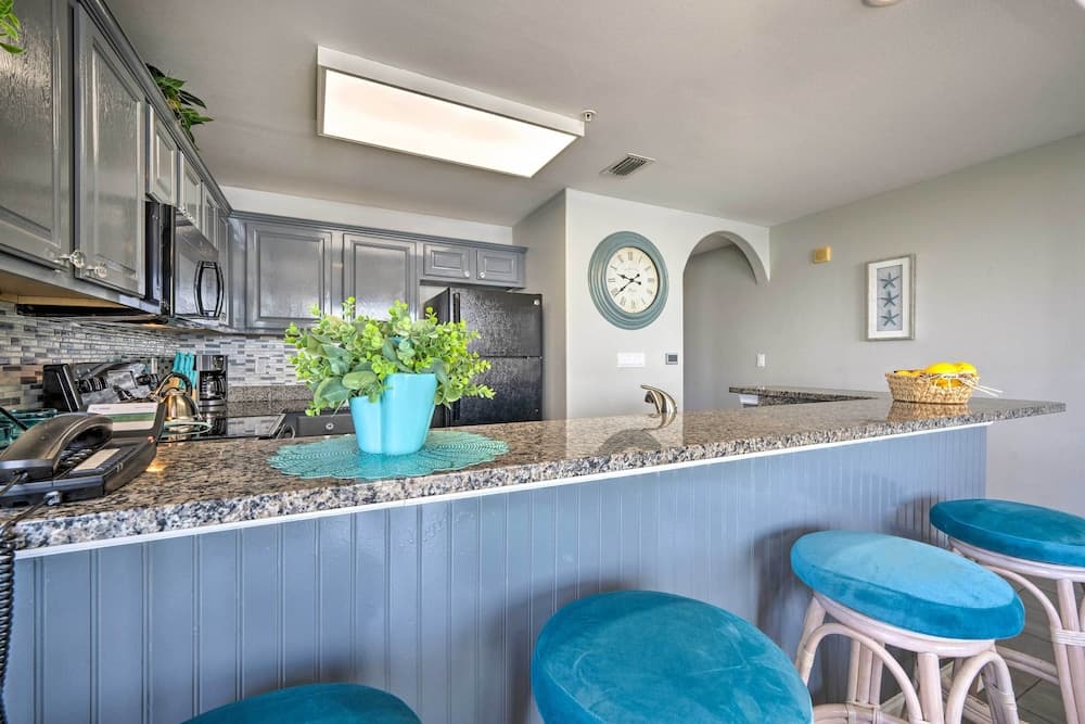 ~ 2 Mi to Disney & Universal: Orlando Resort Condo