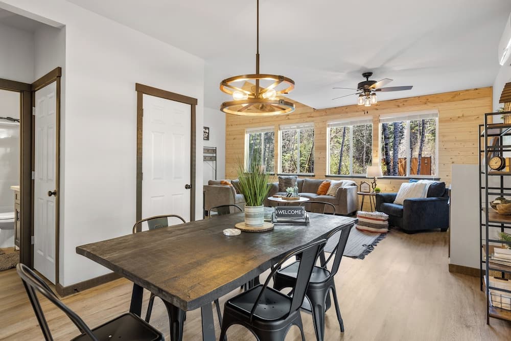 Hikers Haven w/ Hot Tub - Near Mt Rainier!