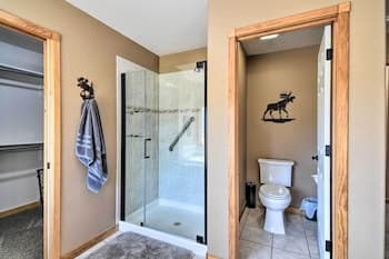 Family-friendly Home w/ Hot Tub: 1 Mi to Dtwn