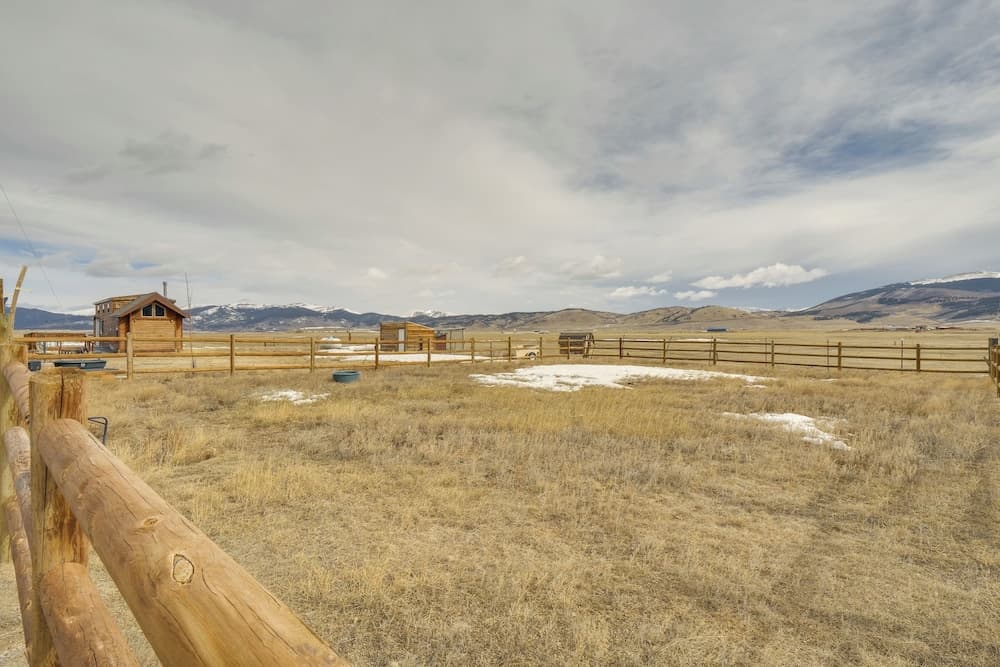 Jefferson Home w/ Mountain Views & Horse Pastures