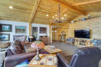 Jefferson Home w/ Mountain Views & Horse Pastures