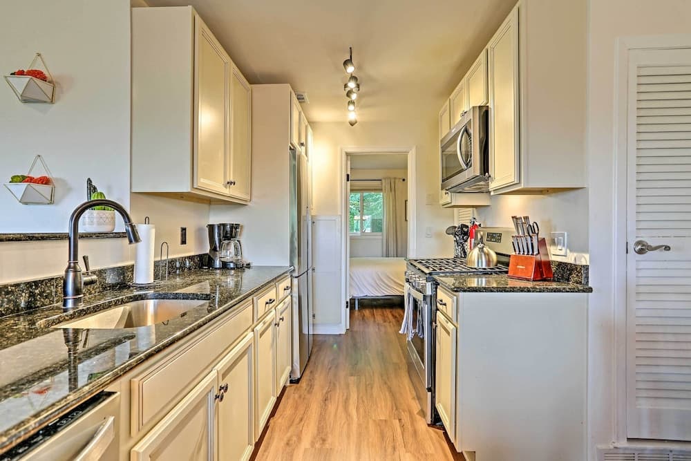 Vernon Condo w/ Deck, Near Appalachian Trail!