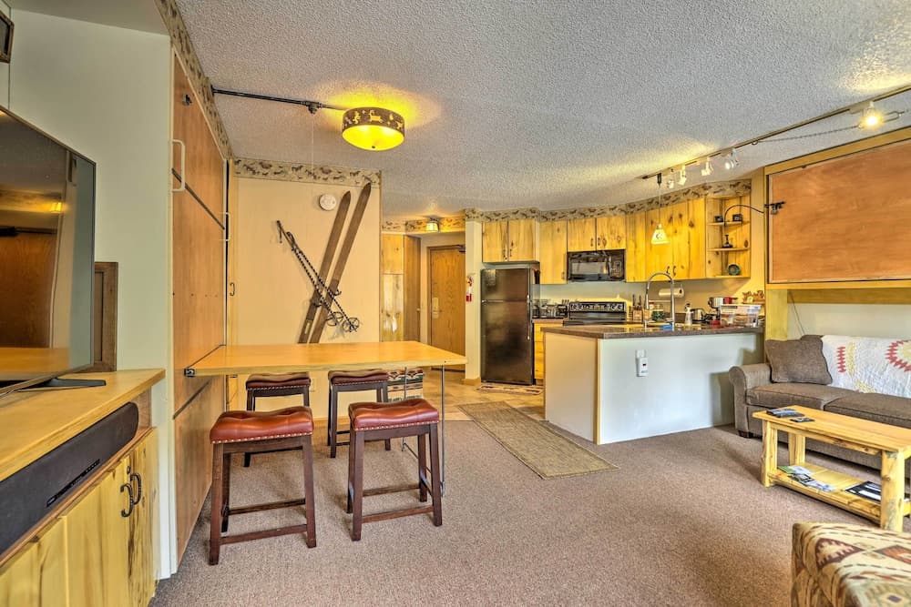 Ski-in/ski-out Studio at Winter Park Base!