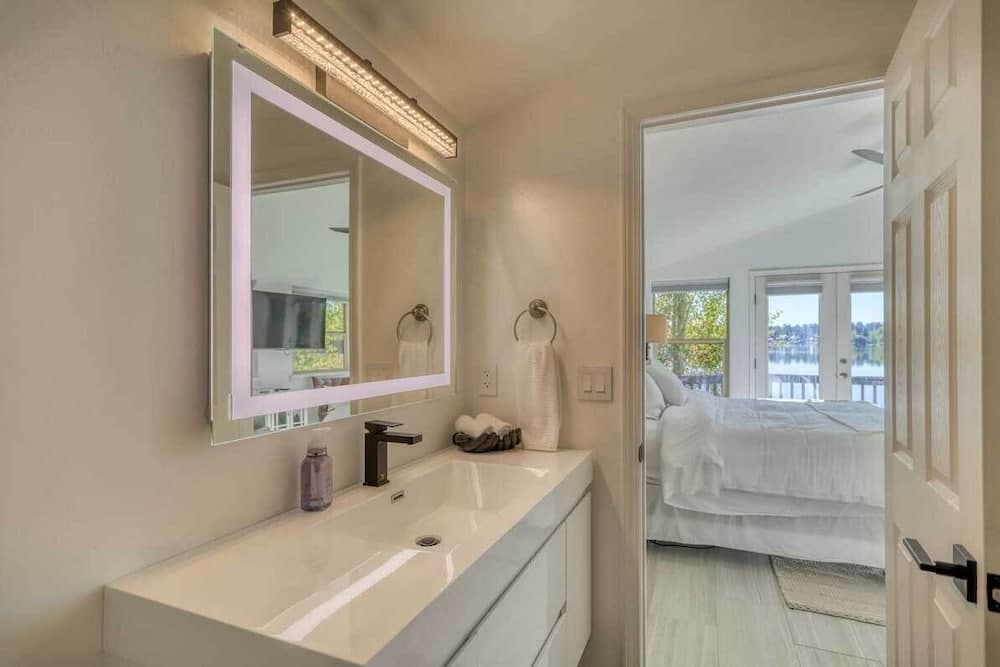 Pagosa Lakefront Home w/ Hot Tub, A/c, & Canoe!