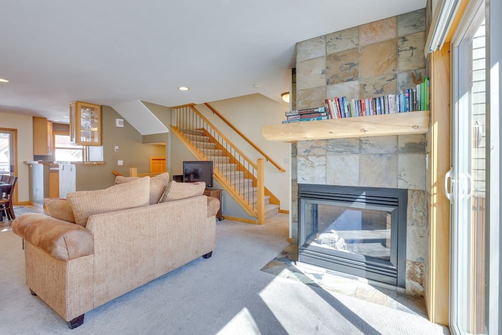 Airy Winter Park Gem w/ Private Outdoor Hot Tub!