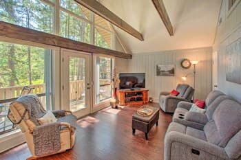 New! Keowee Key Condo w/ Deck & Resort Amenities!