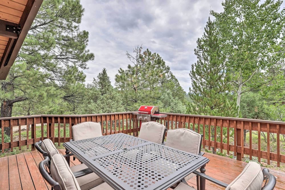 Luxe Pagosa Springs Cabin w/ Sauna & Hot Tub!