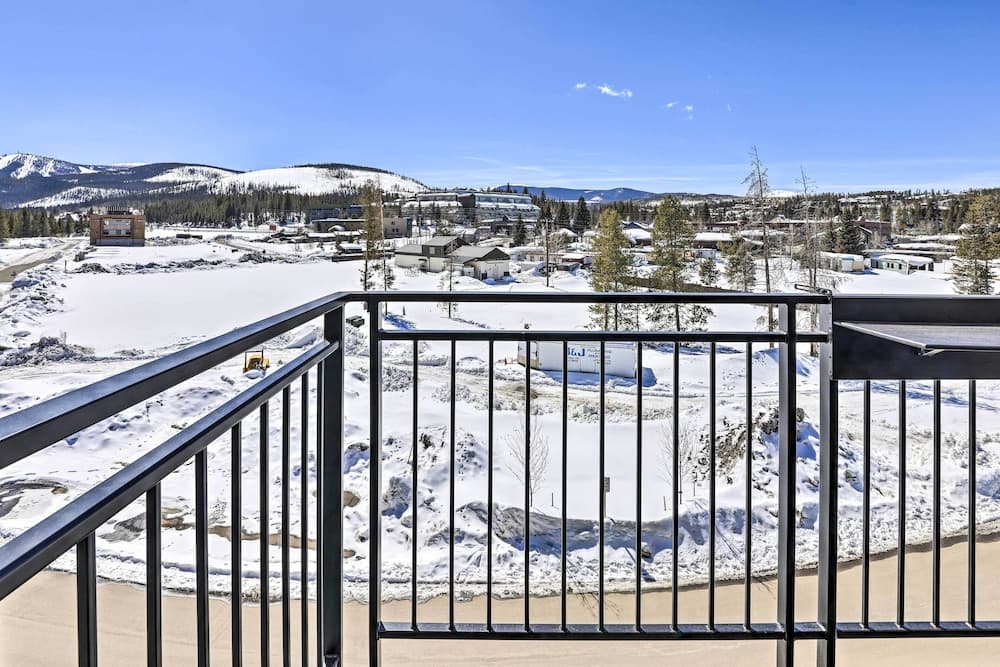 Mountain-view Winter Park Condo w/ Balcony!
