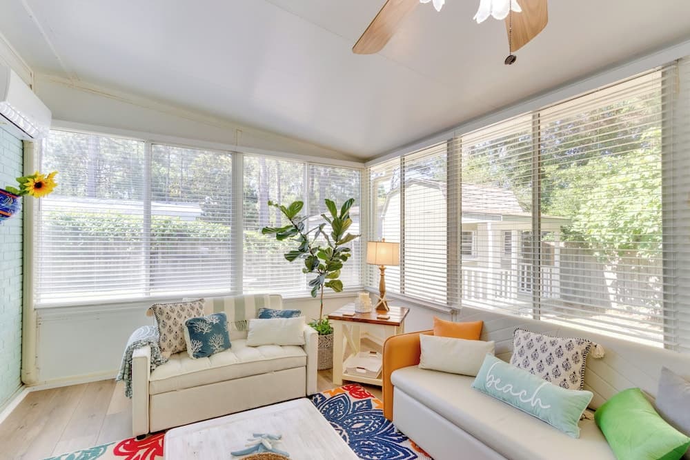 Bright Navarre Vacation Rental, 2 Mi to Beach!