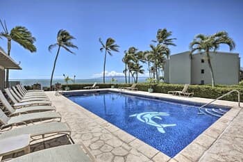 Hawaii Haven: Condo w/ Community Pool, Ocean Views