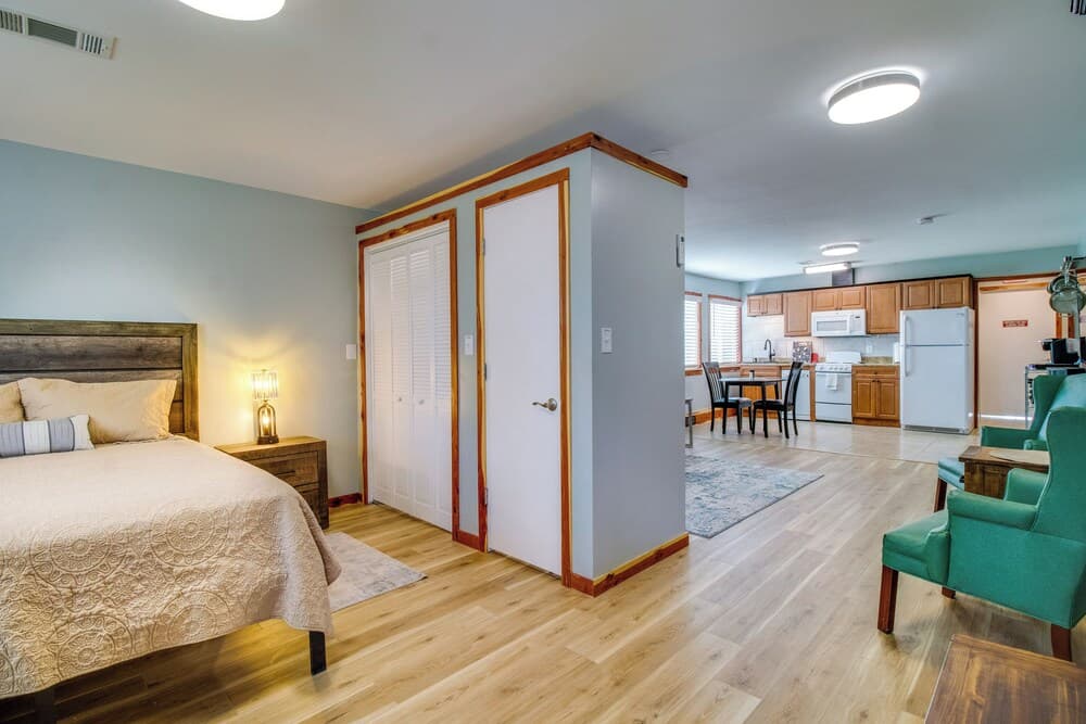 Cozy Mountain Home Studio 8 Mi to Bull Shoals Lake