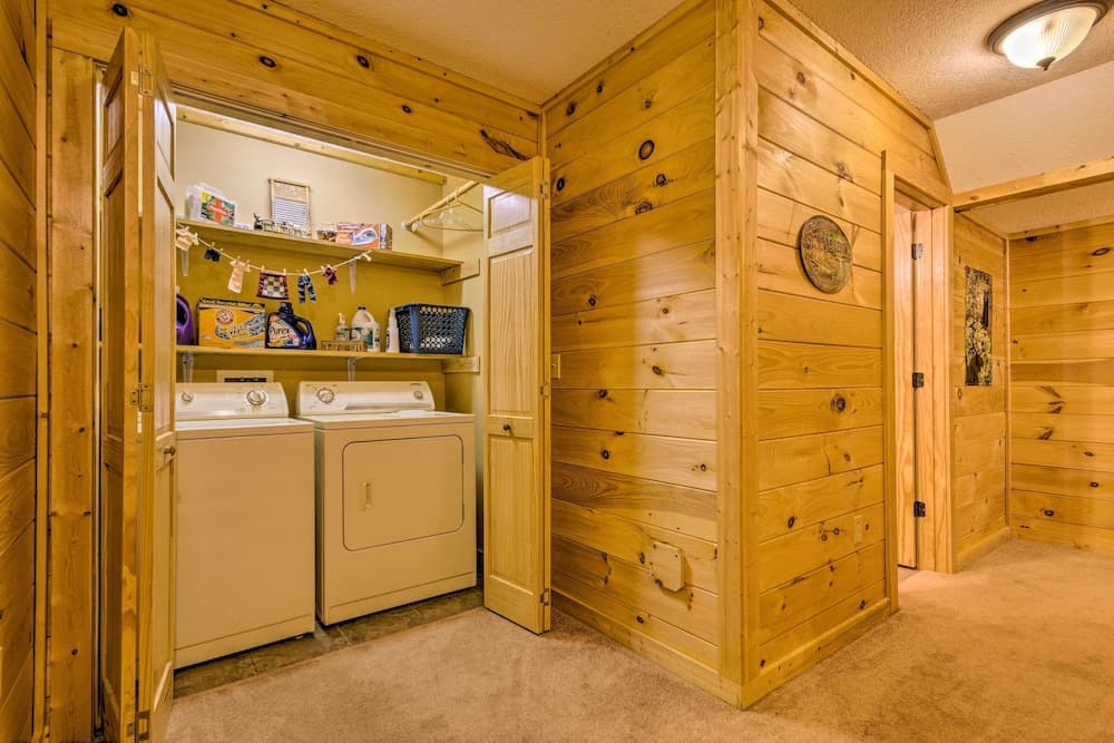 Mountain-view Maggie Valley Home w/ 2 Decks!