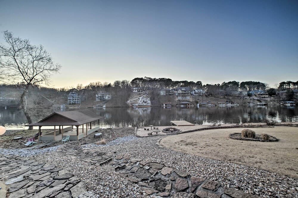 Lakefront Retreat w/ Dock & Beach: 2 Miles to Golf
