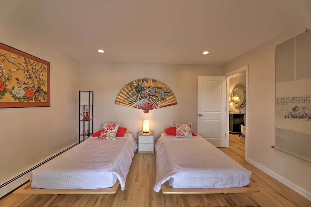 Yonkers Apt w/ Balcony: Walk to Train Station!