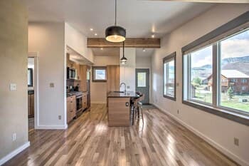 Newly Renovated Crested Butte Apt w/ Mtn View