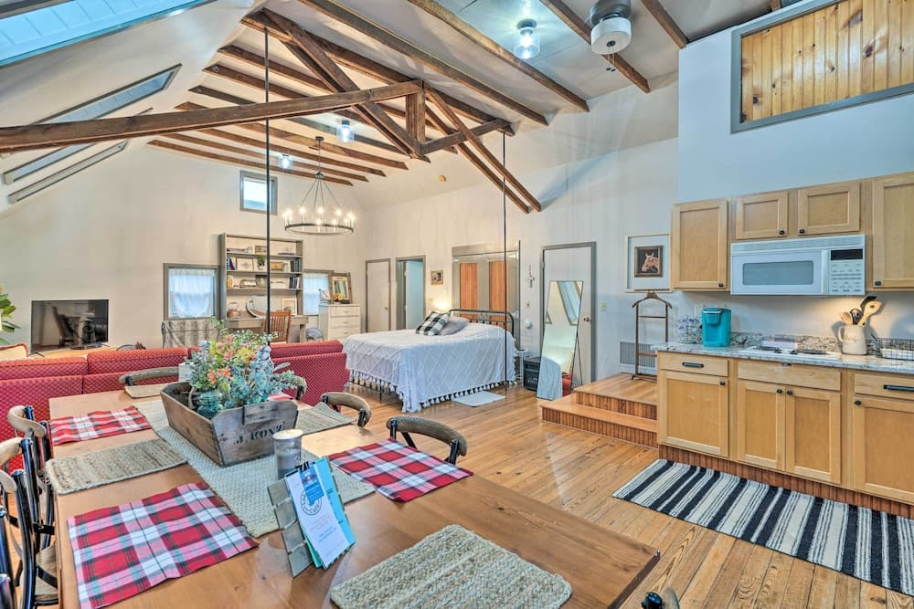 Pet-friendly Loft Vacation Rental w/ Fire Pit!