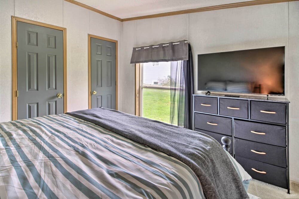 Quaint Pequot Home < 1 Mi From Lake Access!