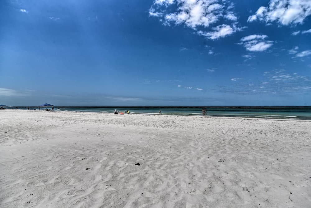 Outdoor Dining, Steps to Sand: Indian Shores Condo